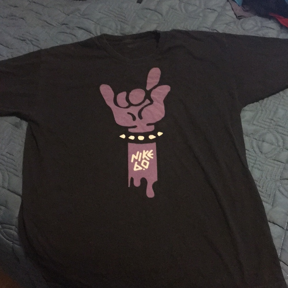 Nike Kobe 6.0 T shirt. Has normal wear.